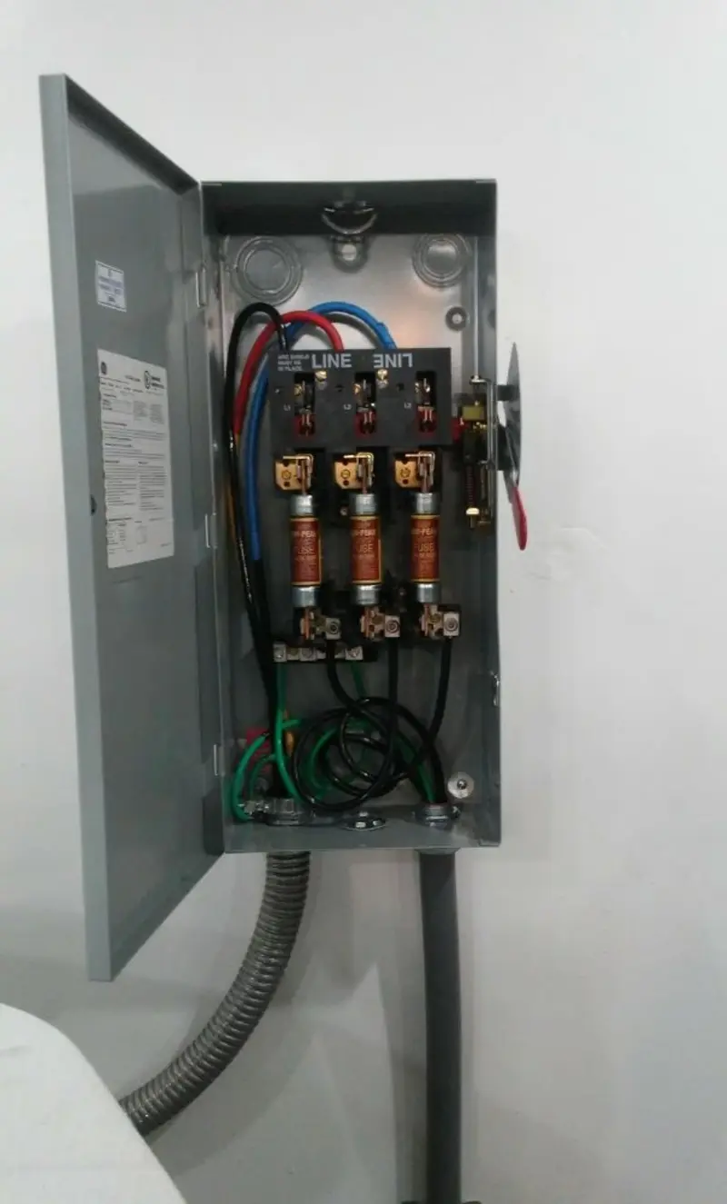 Three-phase disconnect switch installed for Smoke Detector Installation in Argo